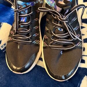 Girls under armour shoes size 5 youth